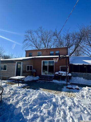 915 S Louisiana Mason City IA 50401