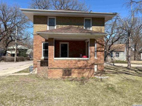 5 Willow Drive Mason City IA 50401