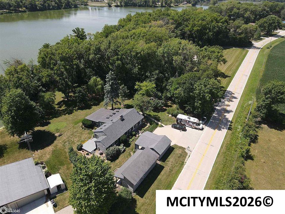 1431 Beeds Lake Drive Hampton IA 50441