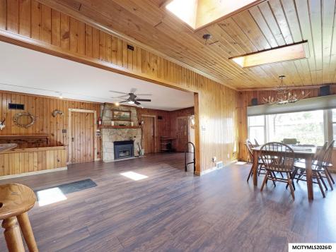 1431 Beeds Lake Drive Hampton IA 50441