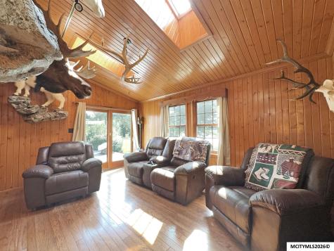 1431 Beeds Lake Drive Hampton IA 50441
