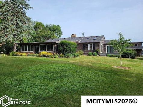 1431 Beeds Lake Drive Hampton IA 50441