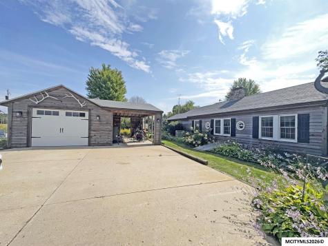 1431 Beeds Lake Drive Hampton IA 50441