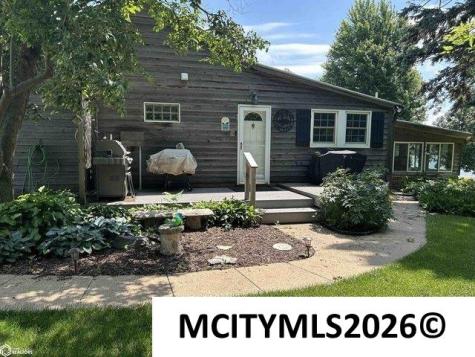 1431 Beeds Lake Drive Hampton IA 50441