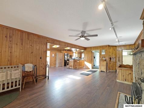 1431 Beeds Lake Drive Hampton IA 50441