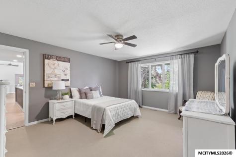7 Woodbine Mason City IA 50401