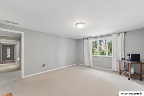7 Woodbine Mason City IA 50401