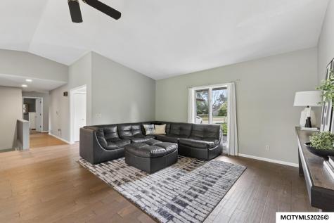 7 Woodbine Mason City IA 50401