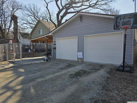 1032 N Georgia Mason City IA 50401