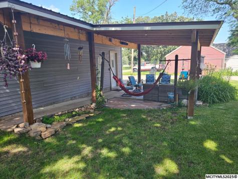 1032 N Georgia Mason City IA 50401