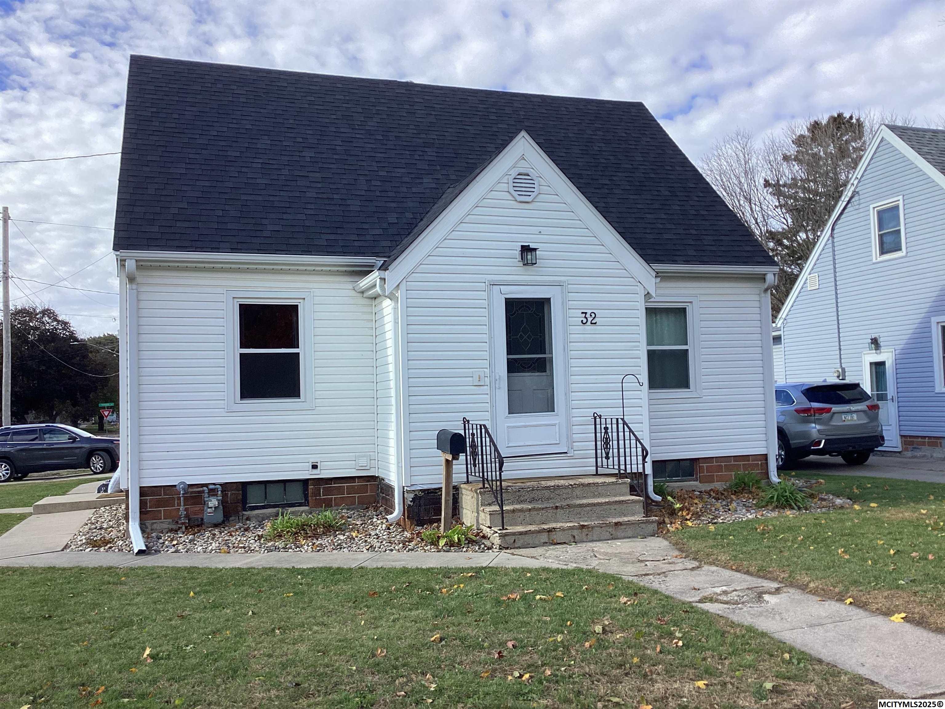 32 S Tennessee Mason City IA 50401