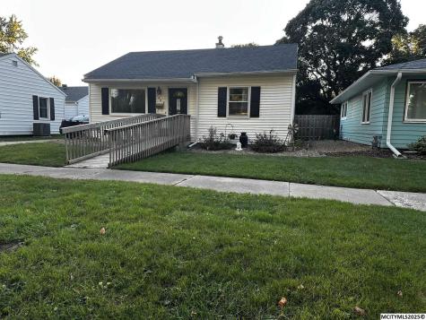 1009 Allison Street Charles City IA 50616