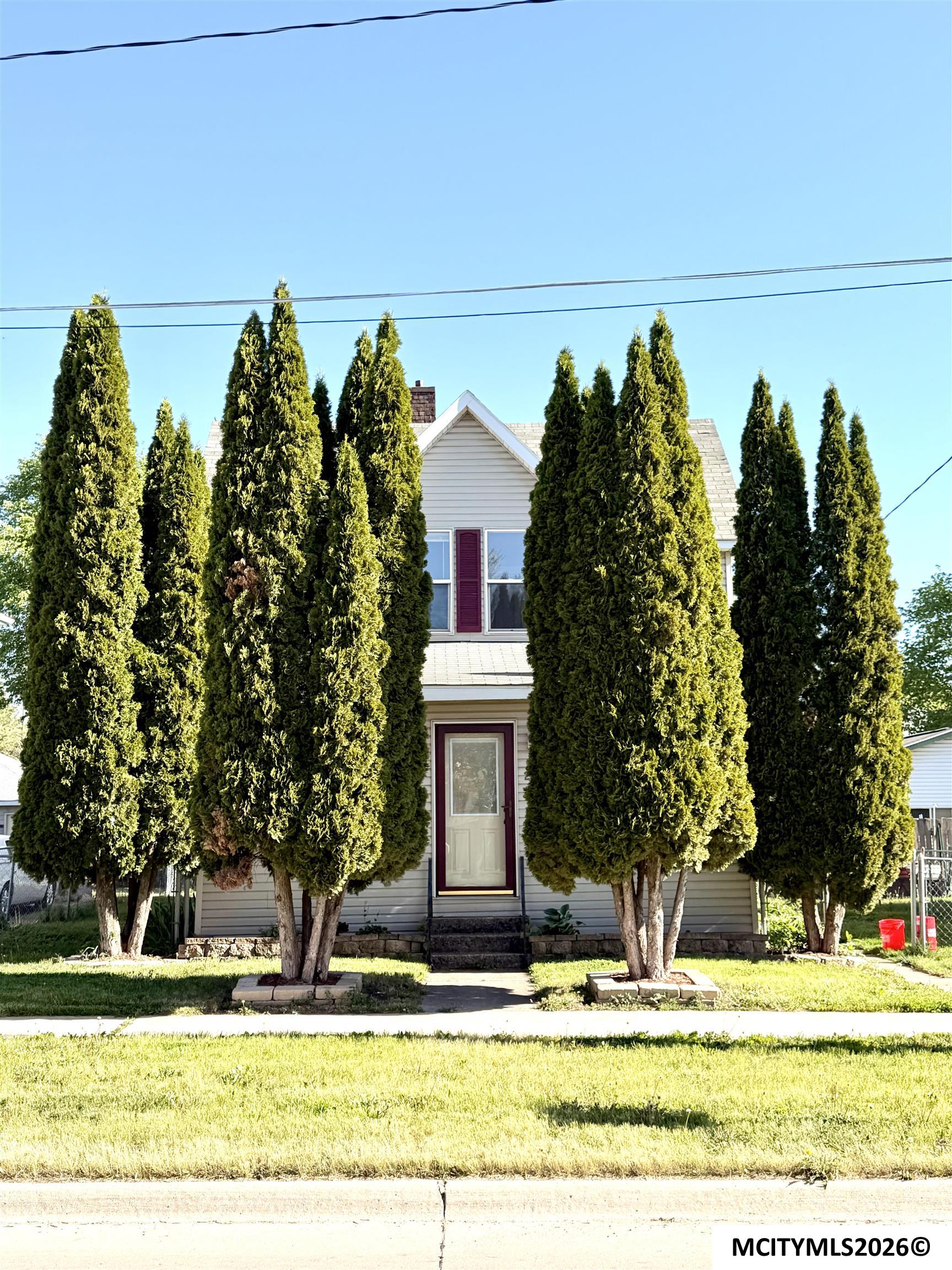 212 12th NW Mason City IA 50401