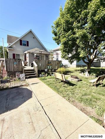 212 12th NW Mason City IA 50401
