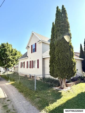 212 12th NW Mason City IA 50401