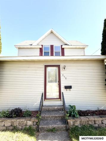 212 12th NW Mason City IA 50401