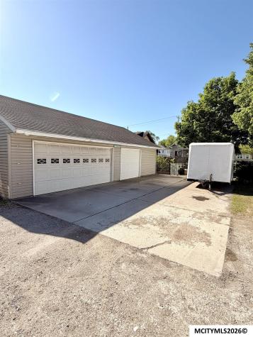 212 12th NW Mason City IA 50401