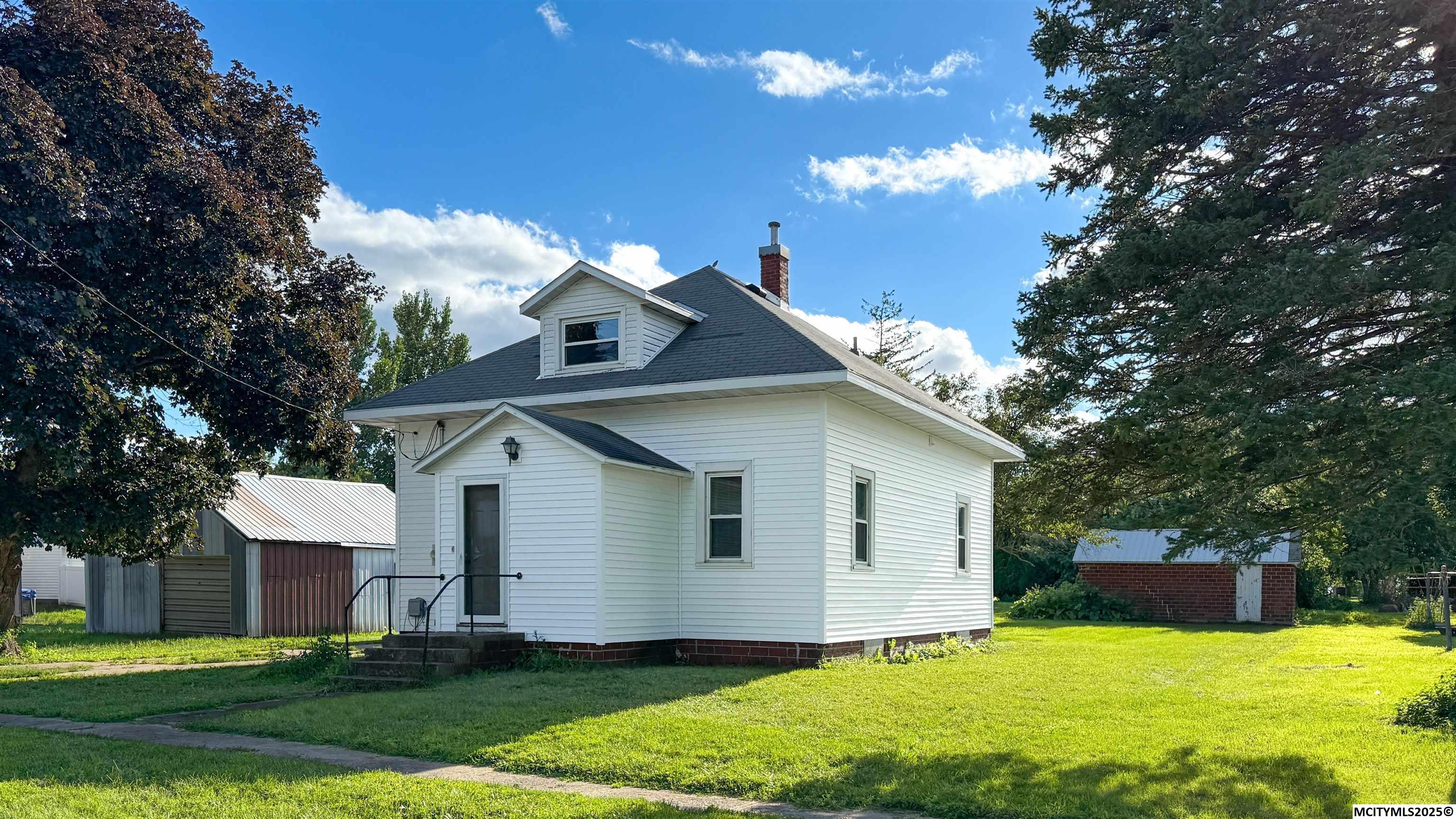 735 3rd Street Meservey IA 50457