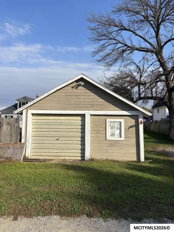 23 21st SE Mason City IA 50401