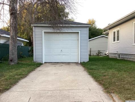 222 9th NW Mason City IA 50401