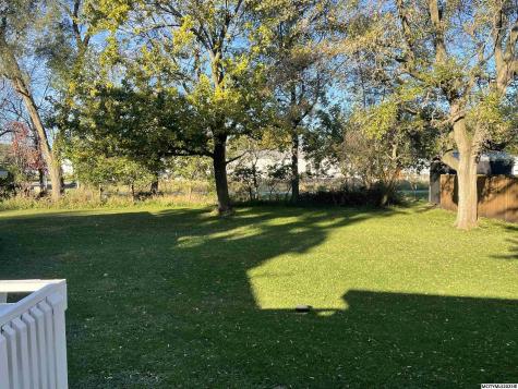 1424 S Hampshire Mason City IA 50401