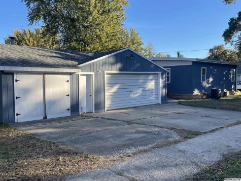 1424 S Hampshire Mason City IA 50401