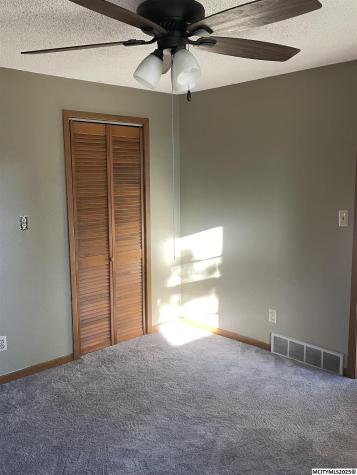 1424 S Hampshire Mason City IA 50401