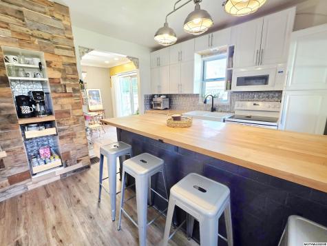 682 3rd NE Mason City IA 50401