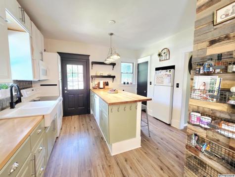 682 3rd NE Mason City IA 50401