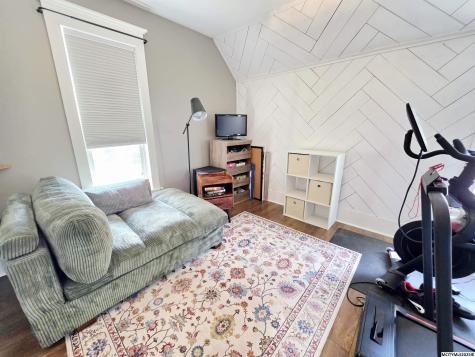 682 3rd NE Mason City IA 50401