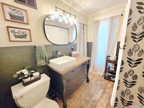 682 3rd NE Mason City IA 50401