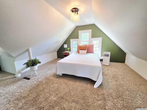 682 3rd NE Mason City IA 50401