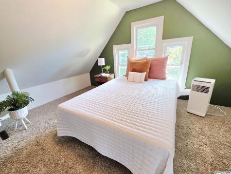 682 3rd NE Mason City IA 50401