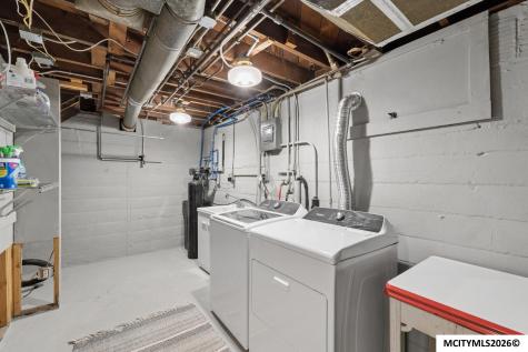 831 1st Street NW Mason City IA 50401