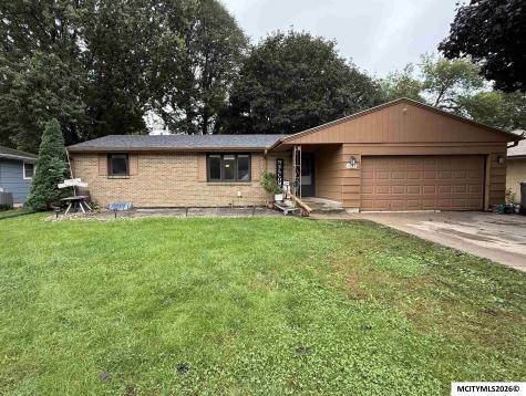 1039 Park Lane Mason City IA 50401