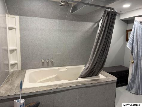 1039 Park Lane Mason City IA 50401