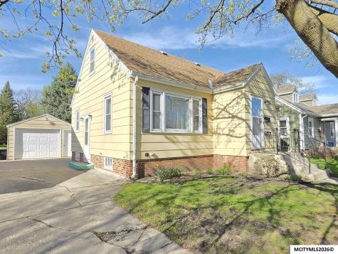 722 10th NE Mason City IA 50401