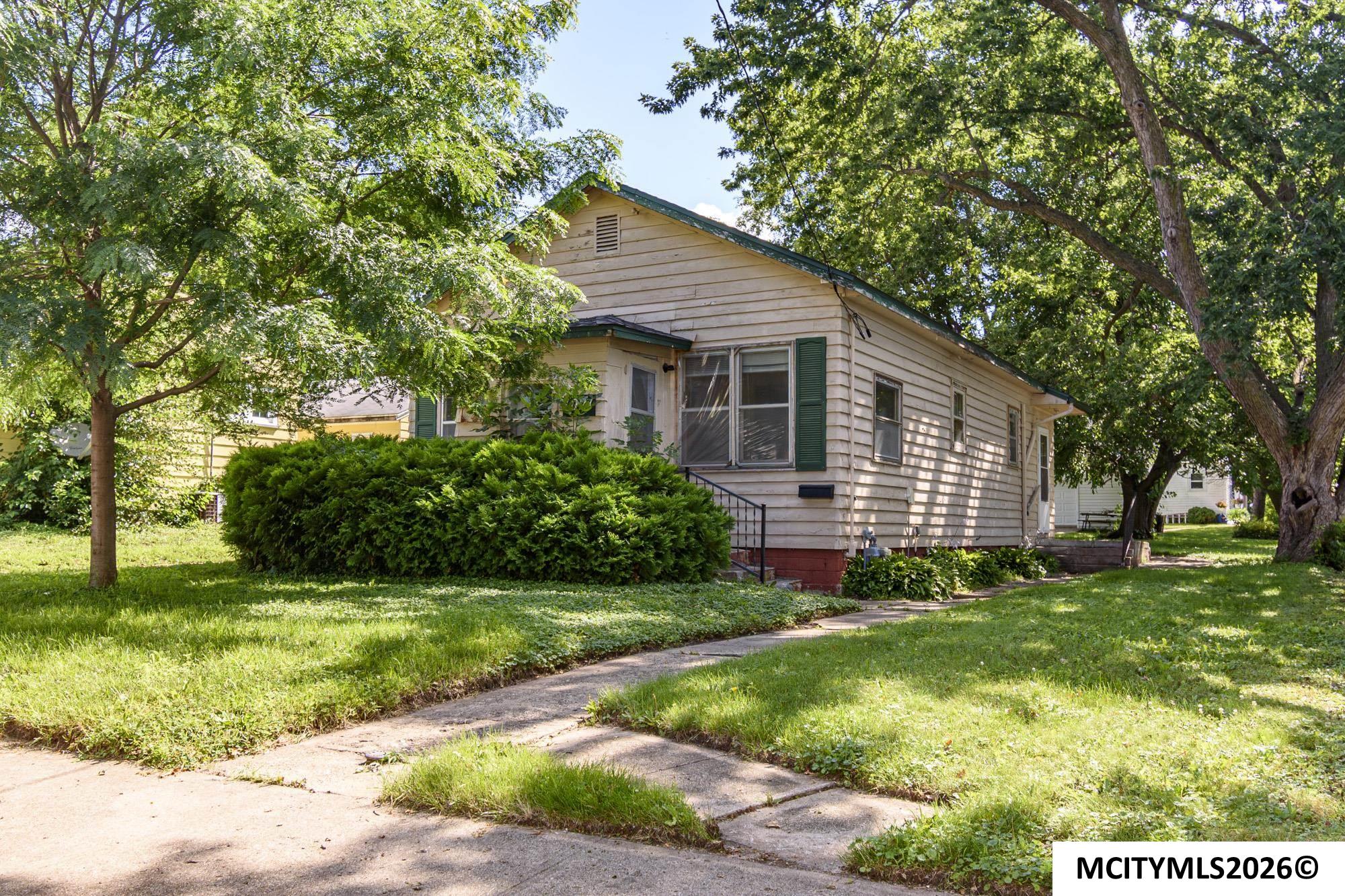 1021 N Tyler Mason City IA 50401