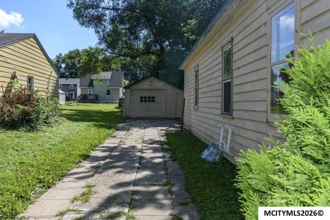 1021 N Tyler Mason City IA 50401
