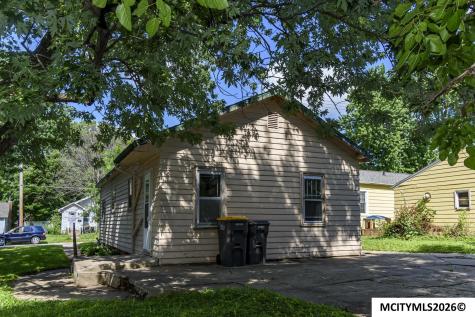 1021 N Tyler Mason City IA 50401