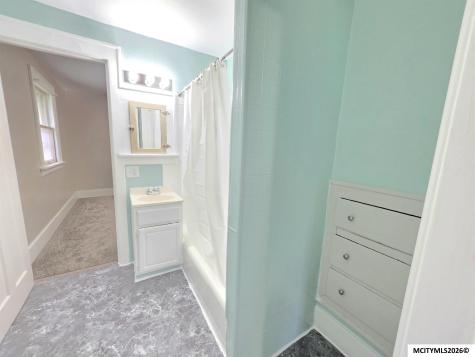 322 8th NW Mason City IA 50401