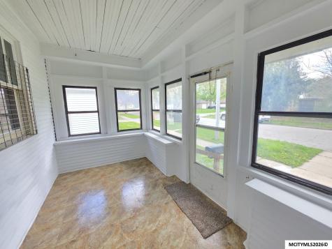 322 8th NW Mason City IA 50401