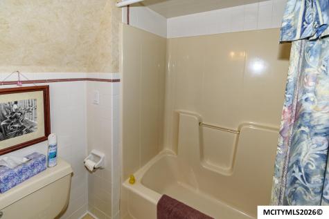20688 Spruce Avenue Mason City IA 50401