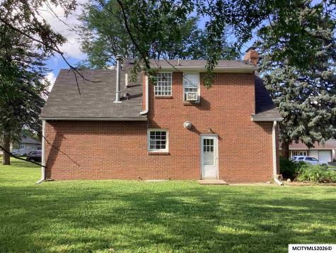 717 1st SW Mason City IA 50401
