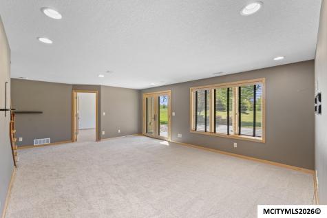 1153 Onyx Court Mason City IA 50401