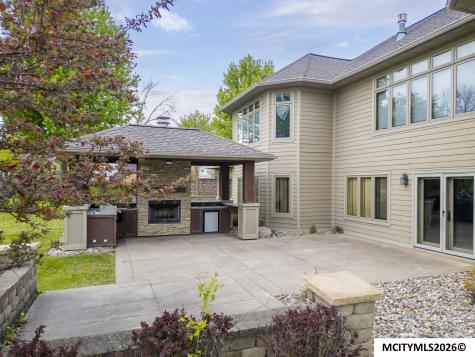 1153 Onyx Court Mason City IA 50401