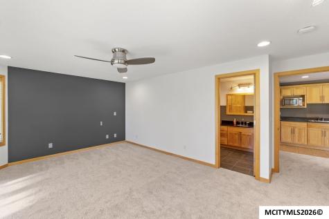 1153 Onyx Court Mason City IA 50401