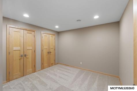 1153 Onyx Court Mason City IA 50401