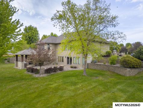 1153 Onyx Court Mason City IA 50401