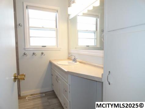 111 Country Circle Mason City IA 50401